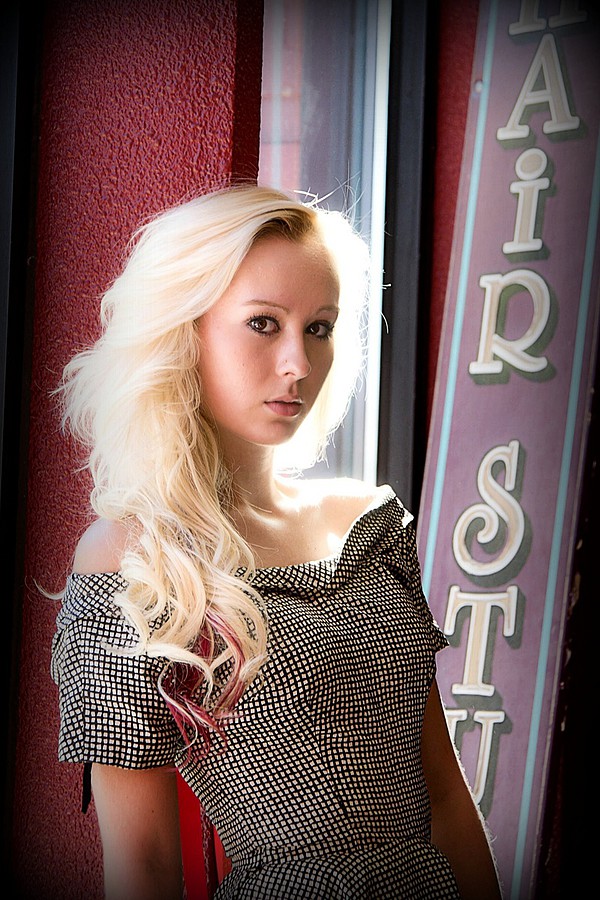 Hailey Divine model. Photoshoot of model Hailey Divine demonstrating Face Modeling.Face Modeling Photo #96607