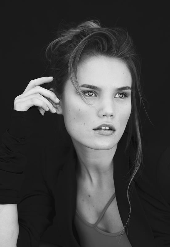 Hanna Toivakka model. Photoshoot of model Hanna Toivakka demonstrating Face Modeling.Face Modeling Photo #96999
