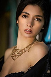 Hilary Merlini model (modella). Photoshoot of model Hilary Merlini demonstrating Face Modeling.Face Modeling Photo #183546