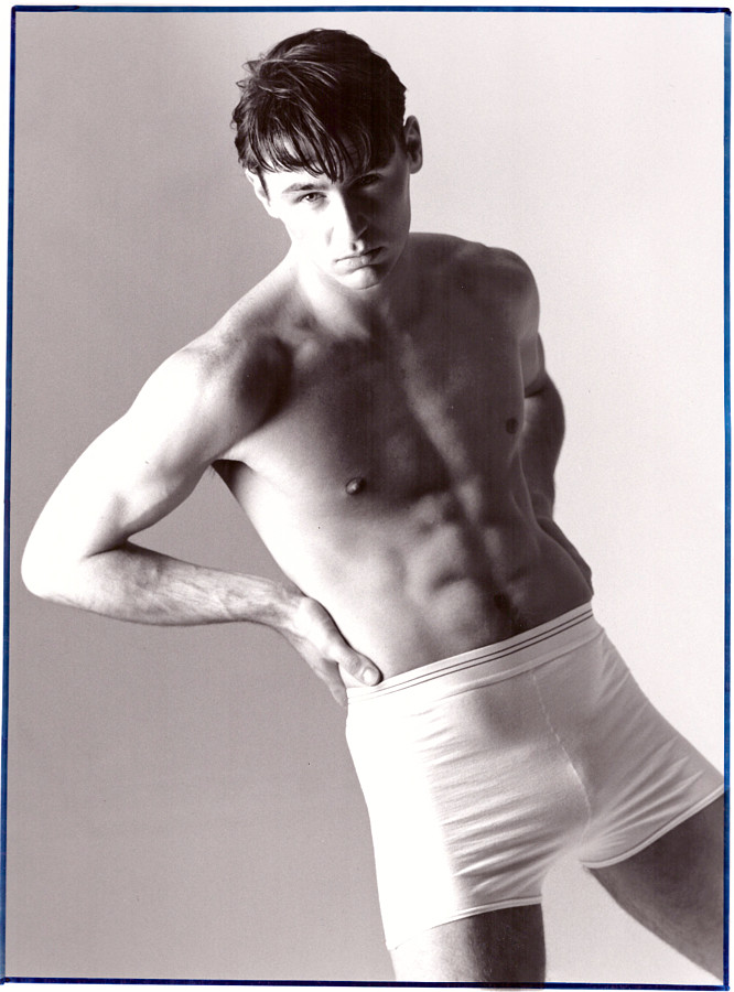Ian Roberts model. Photoshoot of model Ian Roberts demonstrating Body Modeling.Simon PowellBody Modeling Photo #229020