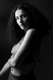 Ilia Thekla Touri model (μοντέλο). Ilia Thekla Touri demonstrating Face Modeling, in a photoshoot by Panagiotis Arapoglou.photographer: Panagiotis ArapoglouFace Modeling Photo #227857