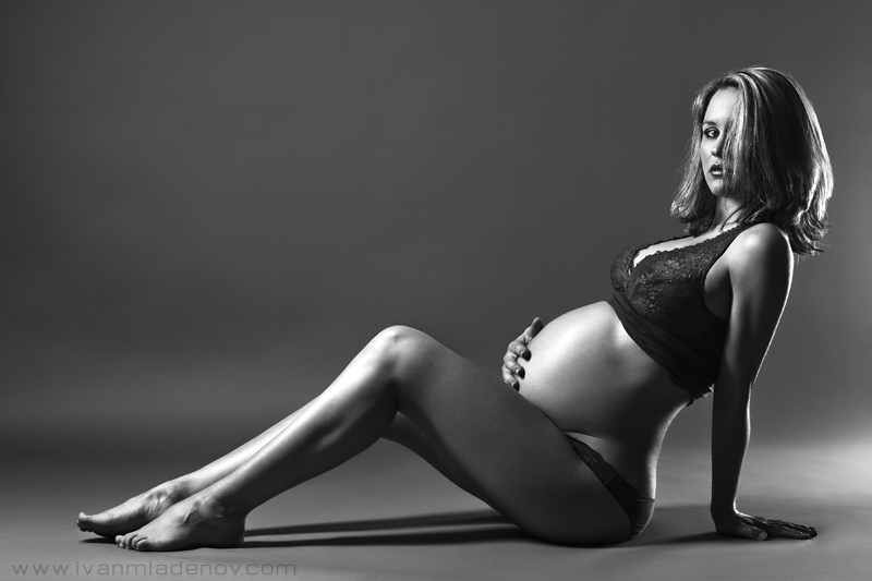Ivan Mladenov photographer (fotograf). Work by photographer Ivan Mladenov demonstrating Maternity Photography.Maternity Photography Photo #92082