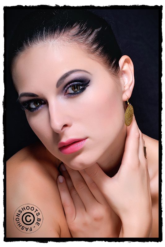 Ivana Cermakova (Ivana Čerm&#225;kov&#225;) model &amp; dancer. Photoshoot of model Ivana Cermakova demonstrating Face Modeling.EarringsFace Modeling Photo #89067