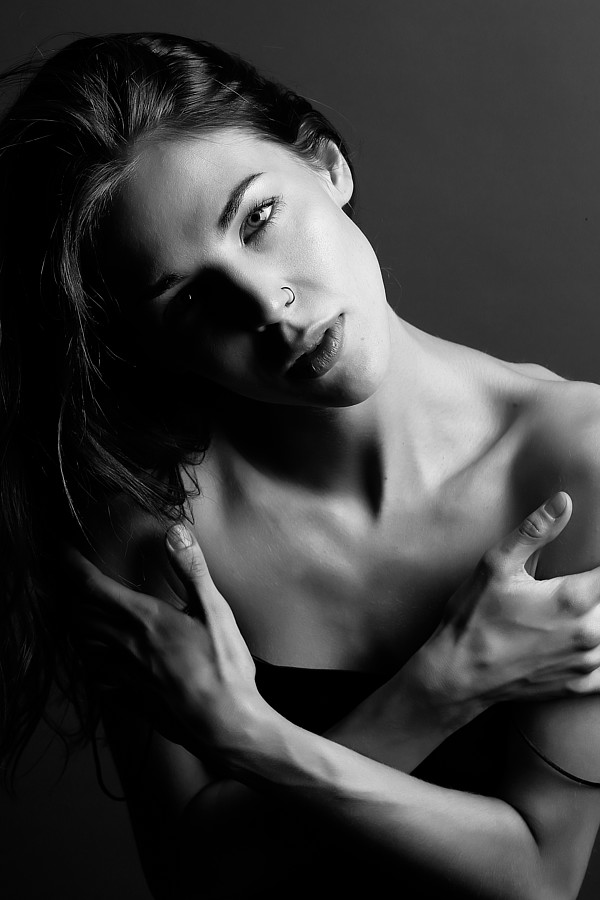 Ivy Scharler model. Photoshoot of model Ivy Scharler demonstrating Face Modeling.Face Modeling Photo #233385