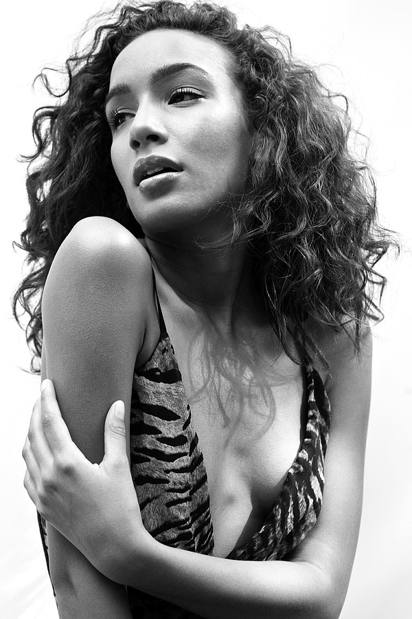 J Lynne Harris model. Photoshoot of model J Lynne Harris demonstrating Face Modeling.Face Modeling Photo #94935