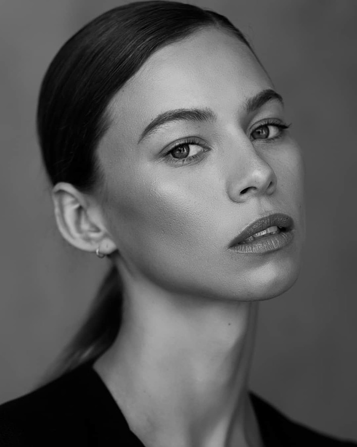 Janaina Reis model (modelo). Photoshoot of model Janaina Reis demonstrating Face Modeling.Face Modeling Photo #212410