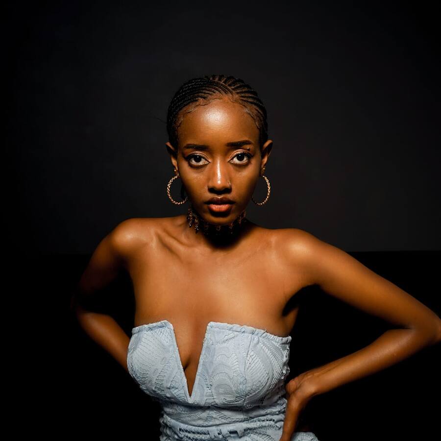 Janeffer Nganga model. Photoshoot of model Janeffer Nganga demonstrating Face Modeling.Face Modeling Photo #247784