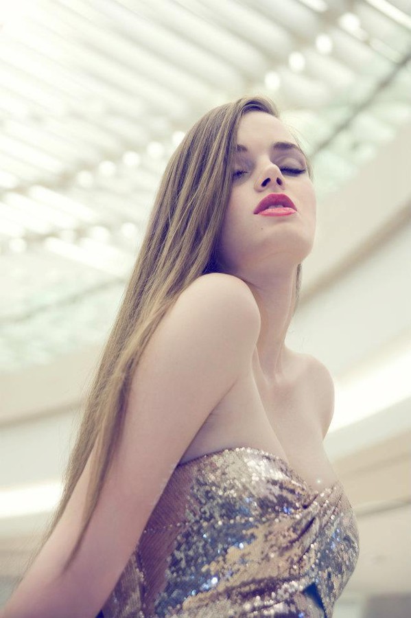 Jessica Burgess model. Photoshoot of model Jessica Burgess demonstrating Face Modeling.Face Modeling Photo #78666
