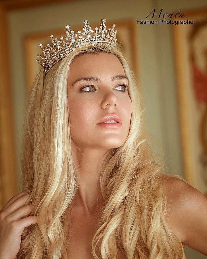 Joanna Borov model. Photoshoot of model Joanna Borov demonstrating Face Modeling.Face Modeling Photo #229618