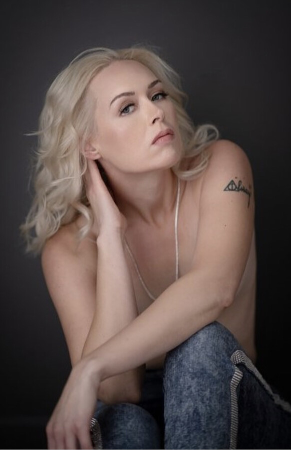Jodi Pavlock model. Photoshoot of model Jodi Pavlock demonstrating Face Modeling.Face Modeling Photo #235321
