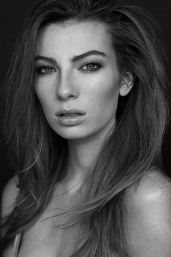 Josie Barton model. Photoshoot of model Josie Barton demonstrating Face Modeling.Face Modeling Photo #201801