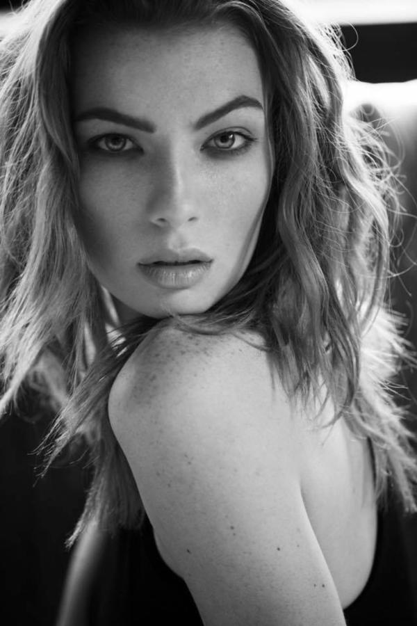 Josie Barton model. Photoshoot of model Josie Barton demonstrating Face Modeling.Face Modeling Photo #201811