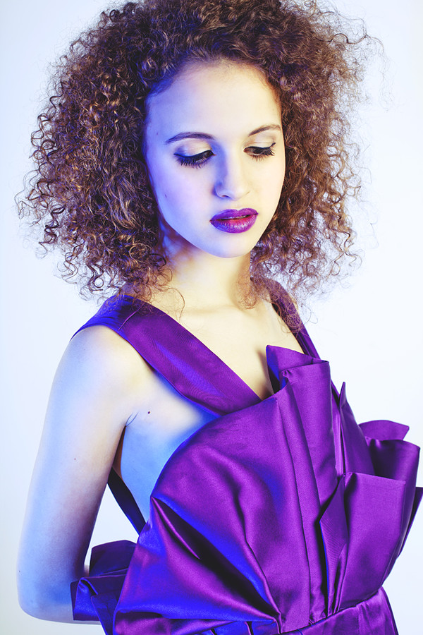 Julia Bruessel model (modell). Photoshoot of model Julia Bruessel demonstrating Face Modeling.Face Modeling Photo #91485