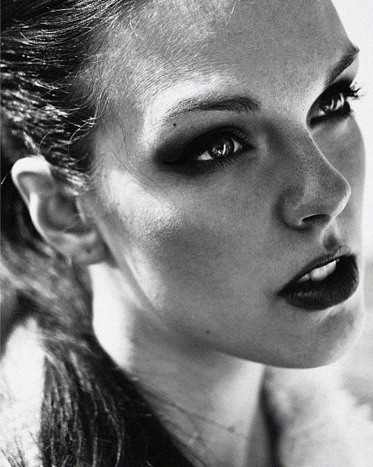 Julie Odlozilikova (Julie Odložil&#237;kov&#225;) model. Photoshoot of model Julie Odlozilikova demonstrating Face Modeling.Face Modeling Photo #187957