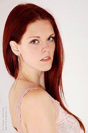 Julie Silvero model (modelka). Photoshoot of model Julie Silvero demonstrating Face Modeling.Face Modeling Photo #206065