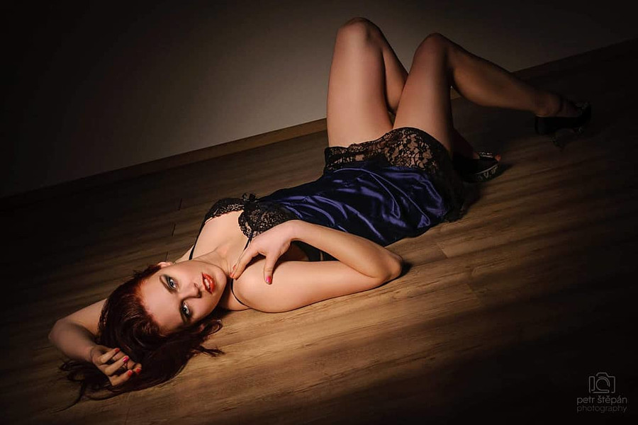 Julie Silvero model (modelka). Photoshoot of model Julie Silvero demonstrating Body Modeling.Body Modeling Photo #206066