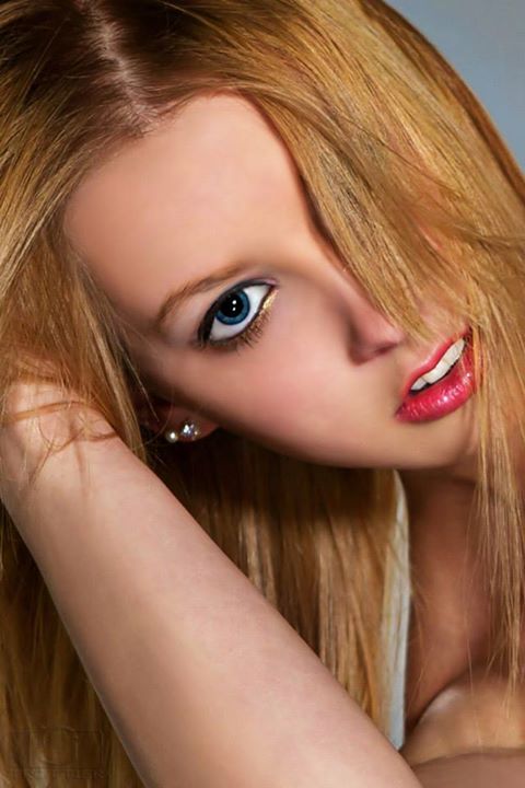 Kaitlin Pearson model. Photoshoot of model Kaitlin Pearson demonstrating Face Modeling.Face Modeling Photo #91802