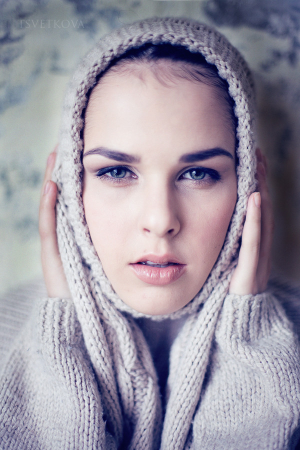 Katie Tulyankina model (модель). Katie Tulyankina demonstrating Face Modeling, in a photoshoot by Ria Tsvetkova.Photographer: Ria TsvetkovaFace Modeling Photo #103224