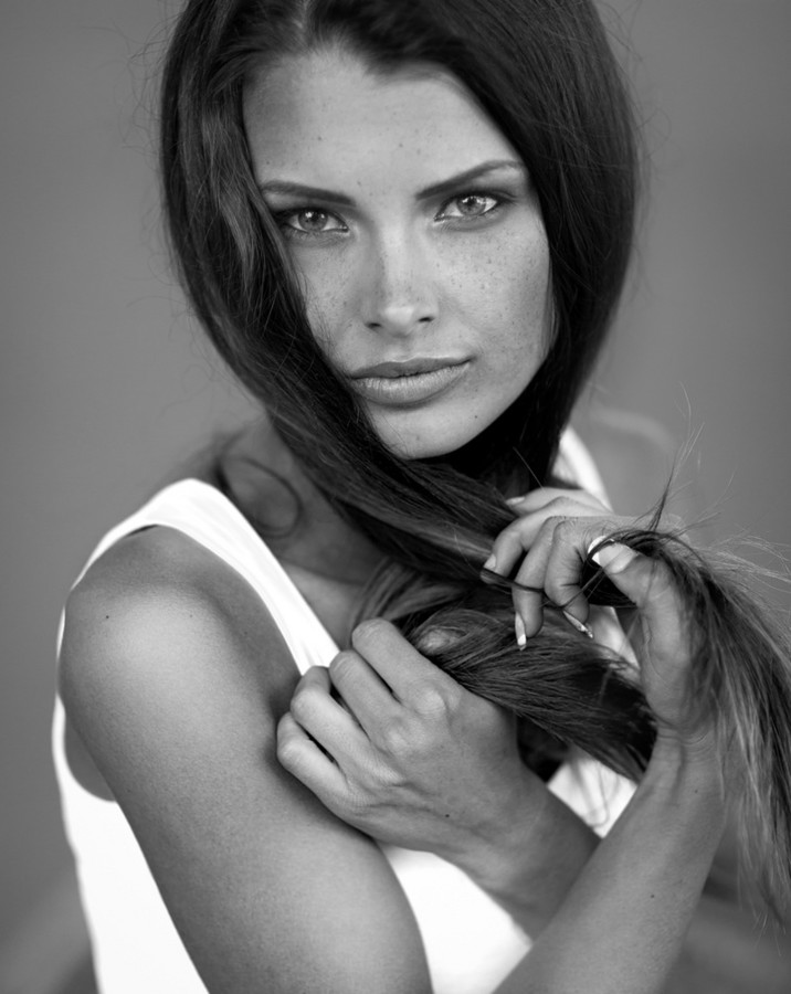 Klaudia Burman model (modell). Photoshoot of model Klaudia Burman demonstrating Face Modeling.Face Modeling Photo #80617