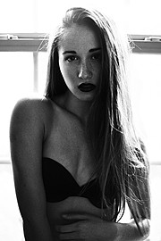 Kyleigh Mccollam model. Photoshoot of model Kyleigh Mccollam demonstrating Face Modeling.Face Modeling Photo #120717