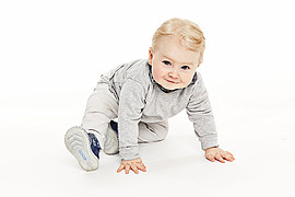 Larus Sigurdarson photographer (Lárus Sigurðarson ljósmyndari). Work by photographer Larus Sigurdarson demonstrating Baby Photography.Baby Photography Photo #89519