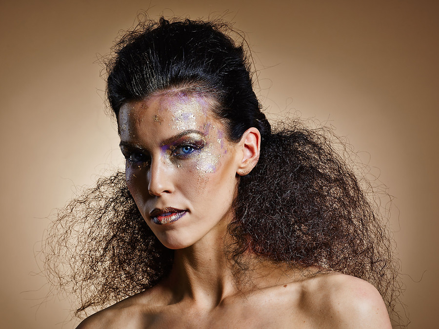 Larus Sigurdarson photographer (L&#225;rus Sigur&#240;arson lj&#243;smyndari). Work by photographer Larus Sigurdarson demonstrating Portrait Photography in a photo-session with the model Gu&#240;r&#250;n D&#246;gg.Model: Gu&#240;r&#250;n D&#246;gg, makeup by Eva Hr&#246;nn Hlynsd&#243;ttir, hair by Kat
