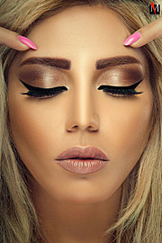 Leen Elessa is a professional makeup artist in Egypt, offering makeup for the latest fashion tendencies as well as classic styles. Available