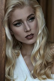 Lello Chiappetta photographer (fotografo). Photoshoot of model Lena Strohmaier demonstrating Face Modeling.model: lena strohmaierPortrait Photography,Face Modeling Photo #43345