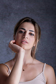 Lucy Samara model (μοντέλο). Photoshoot of model Lucy Samara demonstrating Face Modeling.Face Modeling Photo #223423