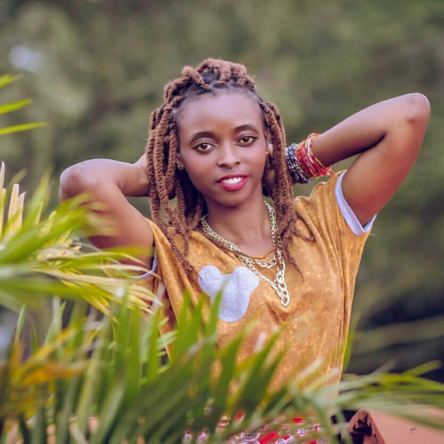 Lydia Njeri model. Photoshoot of model Lydia Njeri demonstrating Face Modeling.Face Modeling Photo #194227