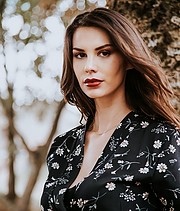 Maria Elena Monego model (modella). Photoshoot of model Maria Elena Monego demonstrating Face Modeling.Face Modeling Photo #227152
