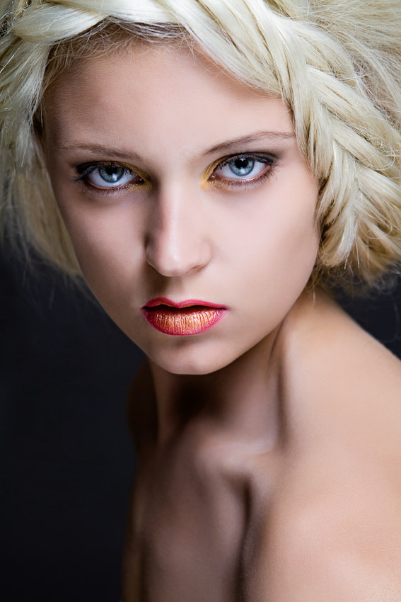 Marte Wang model (modell). Photoshoot of model Marte Wang demonstrating Face Modeling.BraidsFace Modeling Photo #82418
