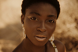 Mary Olagbegi model (μοντέλο). Photoshoot of model Mary Olagbegi demonstrating Face Modeling.Face Modeling Photo #214173