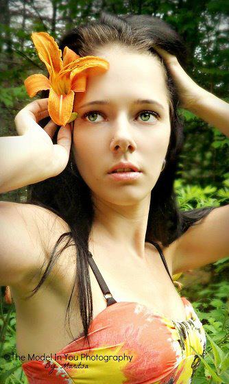 Melissa Edwards model. Photoshoot of model Melissa Edwards demonstrating Face Modeling.Face Modeling Photo #91670