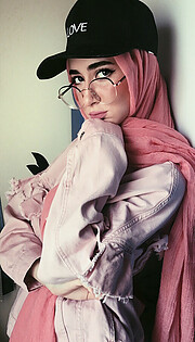 Menna El Hadidy model. Photoshoot of model Menna El Hadidy demonstrating Face Modeling.Face Modeling Photo #236556