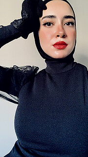 Menna El Hadidy model. Photoshoot of model Menna El Hadidy demonstrating Face Modeling.Face Modeling Photo #236557