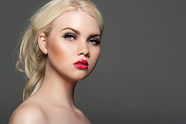 Molly Morris model. Photoshoot of model Molly Morris demonstrating Face Modeling.Face Modeling Photo #96669
