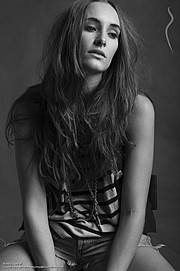 Natalia Raurell model. Photoshoot of model Natalia Raurell demonstrating Face Modeling.Face Modeling Photo #120514