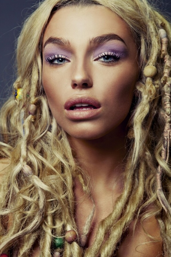 Natalie Phillips model. Photoshoot of model Natalie Phillips demonstrating Face Modeling.Face Modeling Photo #169185