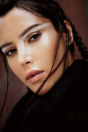 Nesrin Sanad model actress influencer. Photoshoot of model Nesrin Sanad demonstrating Face Modeling.Face Modeling Photo #239259