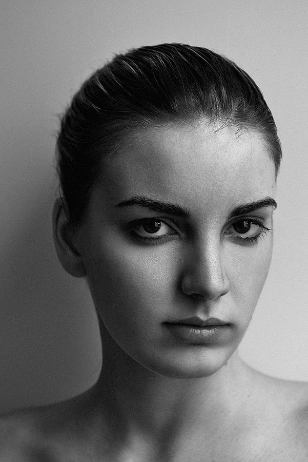 Nicole Andrea model (modella). Photoshoot of model Nicole Andrea demonstrating Face Modeling.Face Modeling Photo #129192