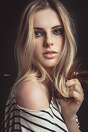 Nicole Dary model (modella). Photoshoot of model Nicole Dary demonstrating Face Modeling.Face Modeling Photo #180294