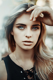 Nicole Dary model (modella). Photoshoot of model Nicole Dary demonstrating Face Modeling.Face Modeling Photo #187541