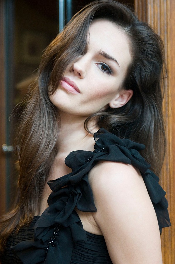 Nicole Domecus model. Photoshoot of model Nicole Domecus demonstrating Face Modeling.Face Modeling Photo #126384