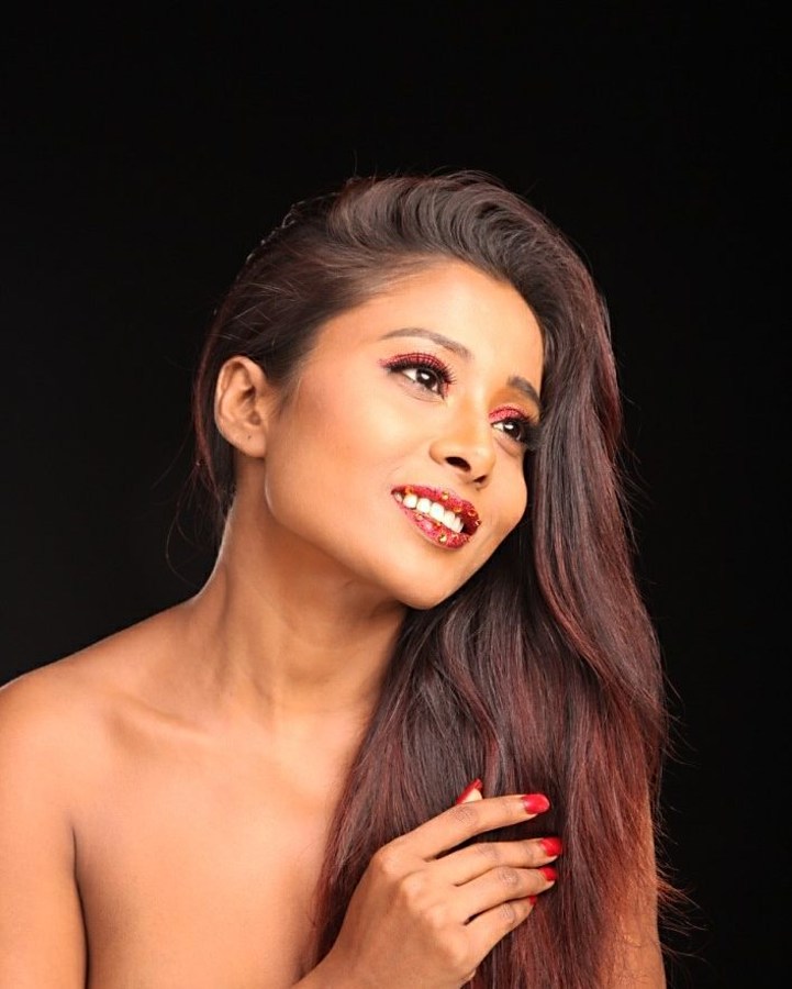 Nikita Gokhale model. Photoshoot of model Nikita Gokhale demonstrating Face Modeling.Face Modeling Photo #212365