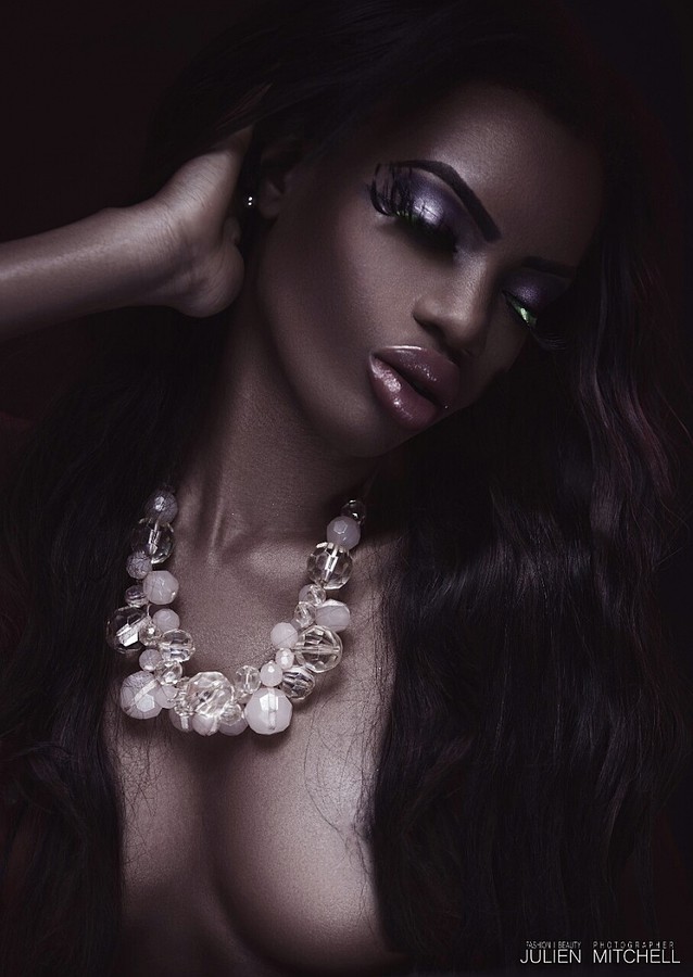 Onyeka Deborah model. Photoshoot of model Onyeka Deborah demonstrating Face Modeling.Face Modeling Photo #102654