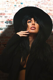 Paula Rusu model. Photoshoot of model Paula Rusu demonstrating Face Modeling.Face Modeling Photo #243548