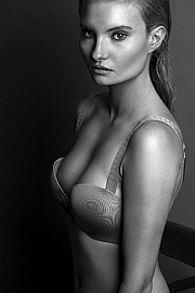 Penelope Heilmann model. Photoshoot of model Penelope Heilmann demonstrating Face Modeling.Face Modeling Photo #174978