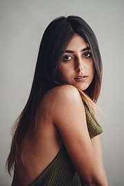 Pereen Salem model. Photoshoot of model Pereen Salem demonstrating Face Modeling.Face Modeling Photo #213642