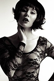 Riina Seise model (modèle). Photoshoot of model Riina Seise demonstrating Face Modeling.Face Modeling Photo #112214